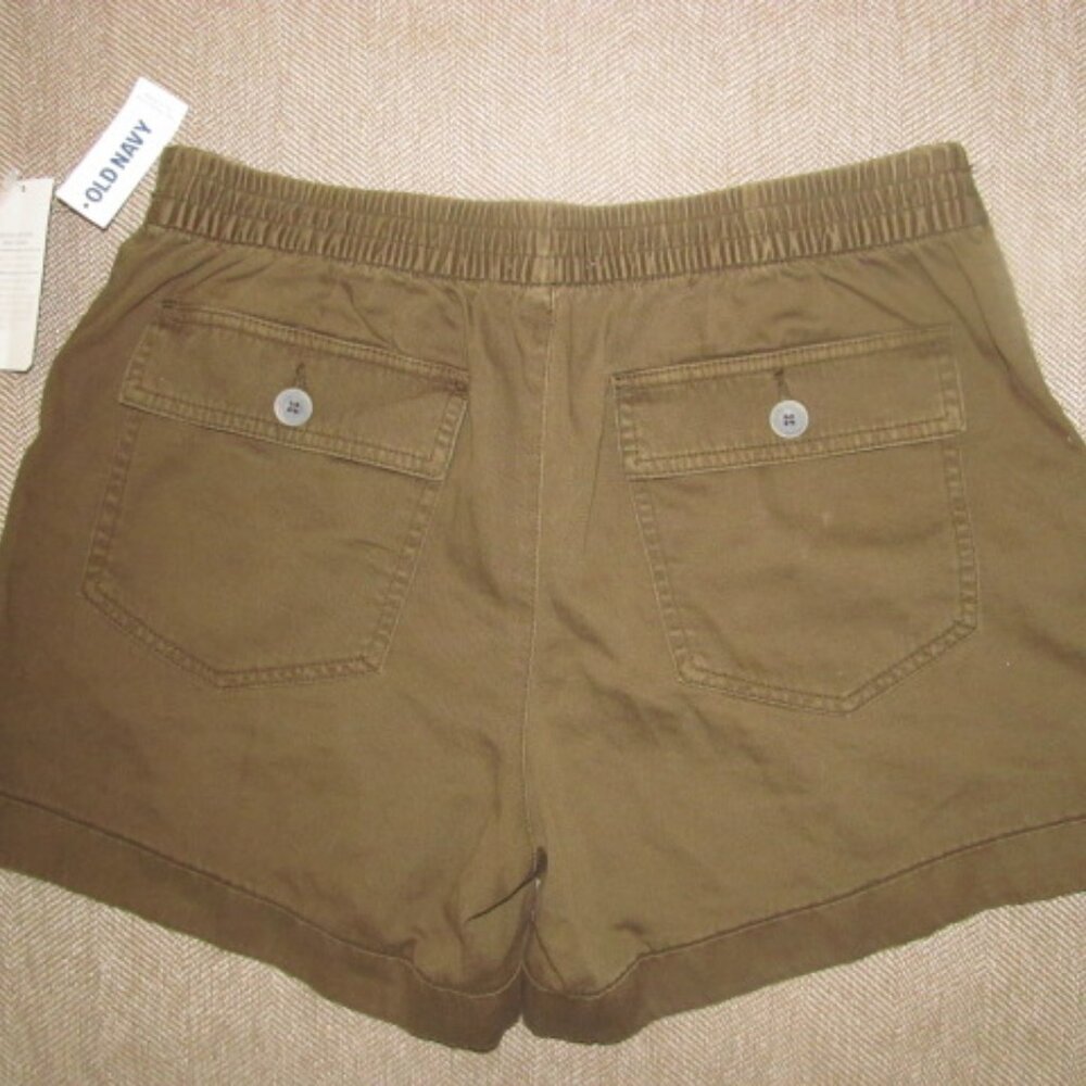 Misses Old Navy khaki green shorts size 6 100% cotton, button fly, elastic waist